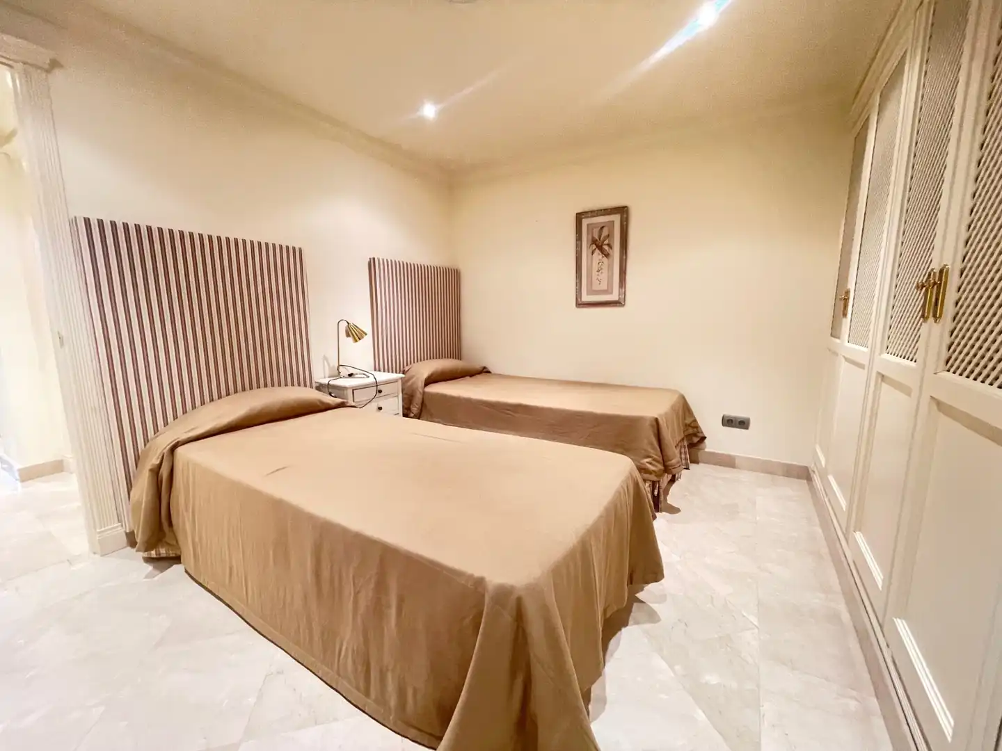 Habitación de Apartamento de alquiler en Marbella con Aire acondicionado, Terraza y Amueblado