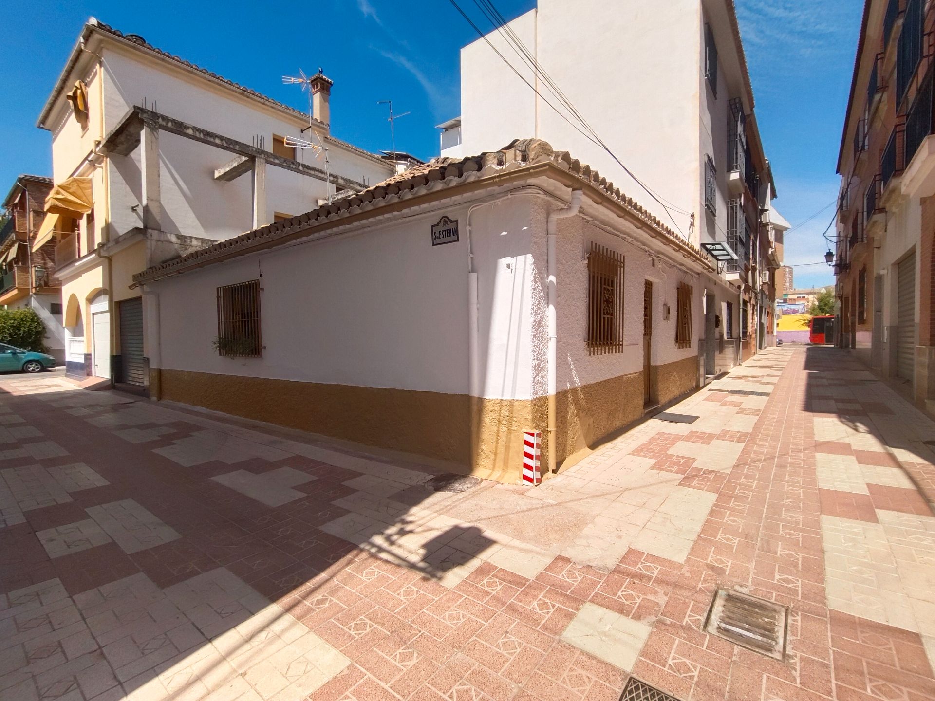 Exterior view of House or chalet for sale in  Granada Capital  with Air Conditioner and Furnished