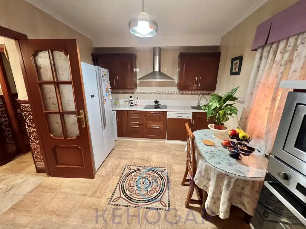 Kitchen of Houses for sale in Dos Hermanas