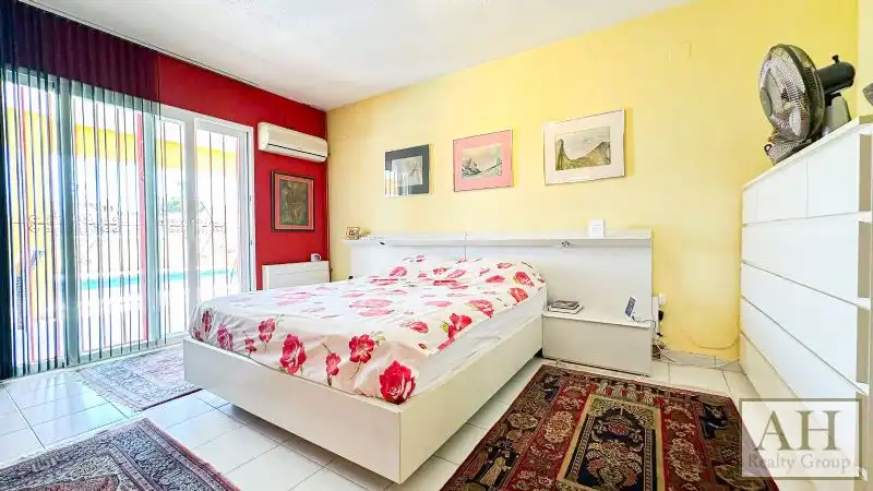 Houses for sale in Pueblo - Urbanizaciones