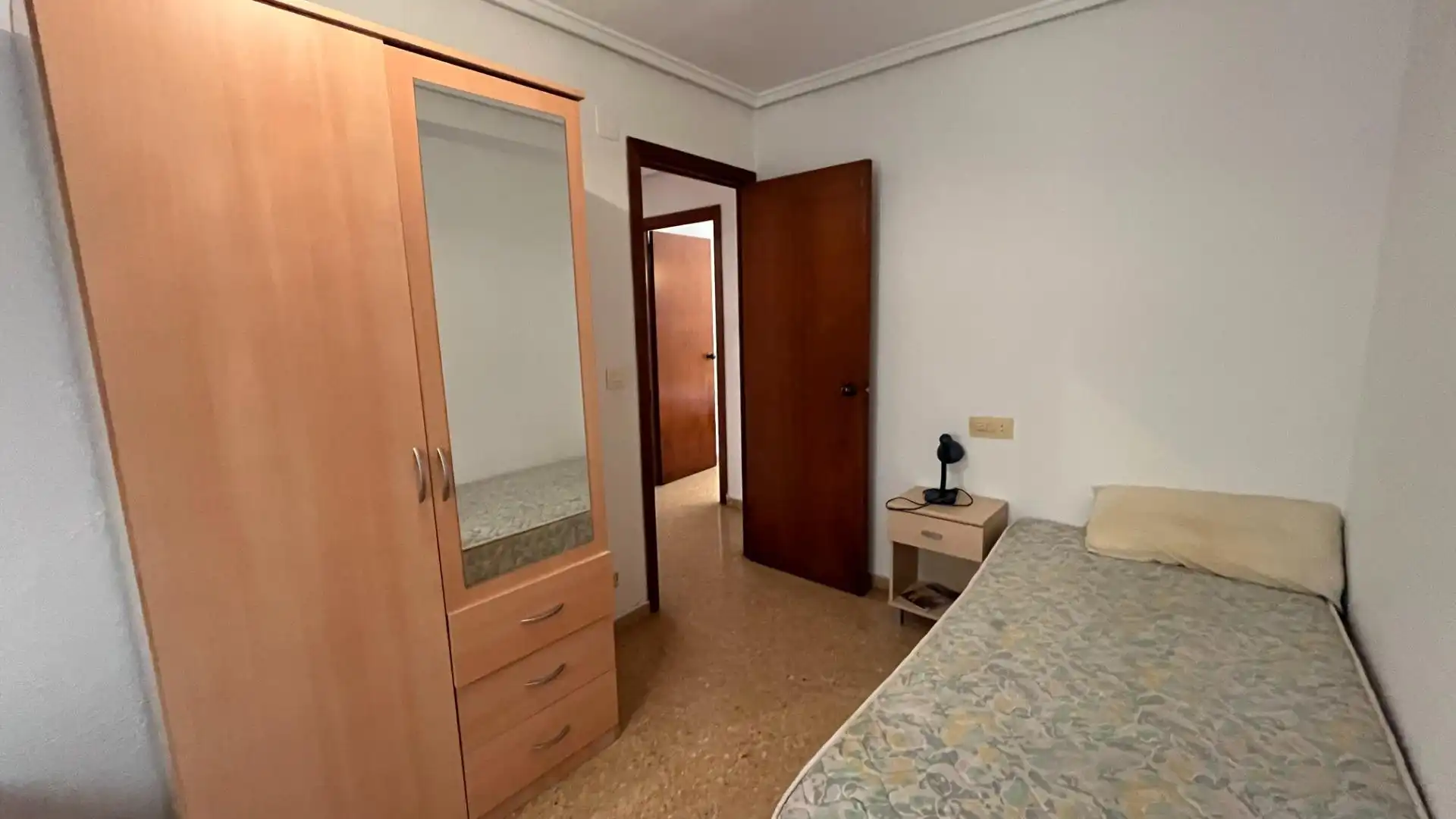 Bedroom of Apartments for rent in Valencia