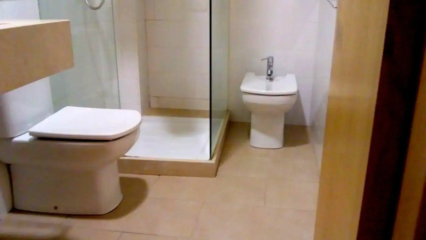 Baño de Piso de alquiler en Elche / Elx con Aire acondicionado, Parquet y Trastero