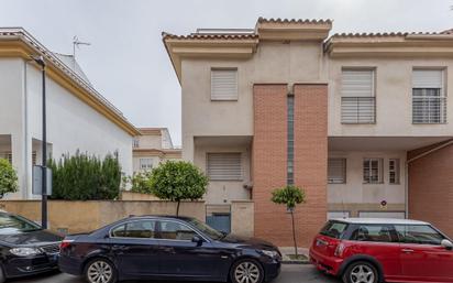 Vista exterior de Casa o xalet en venda en Armilla amb Calefacció i Terrassa