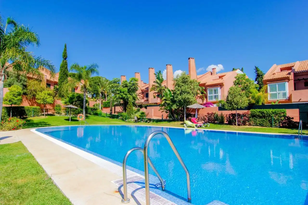 Casa adosada en venda a Bahía de Marbella