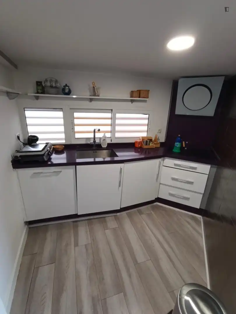 Cocina de Apartamento de alquiler en Valencia con Aire acondicionado, Calefacción y Amueblado