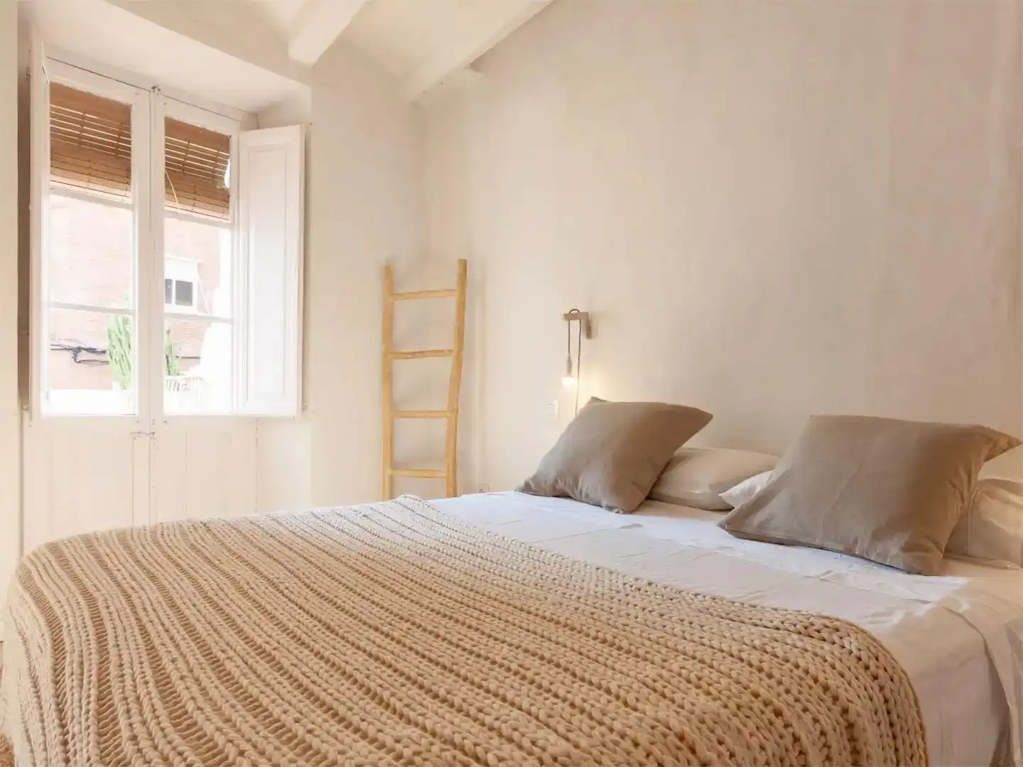 Schlafzimmer von Einfamilien-Reihenhaus zum Verkauf in Torredembarra mit Balkon