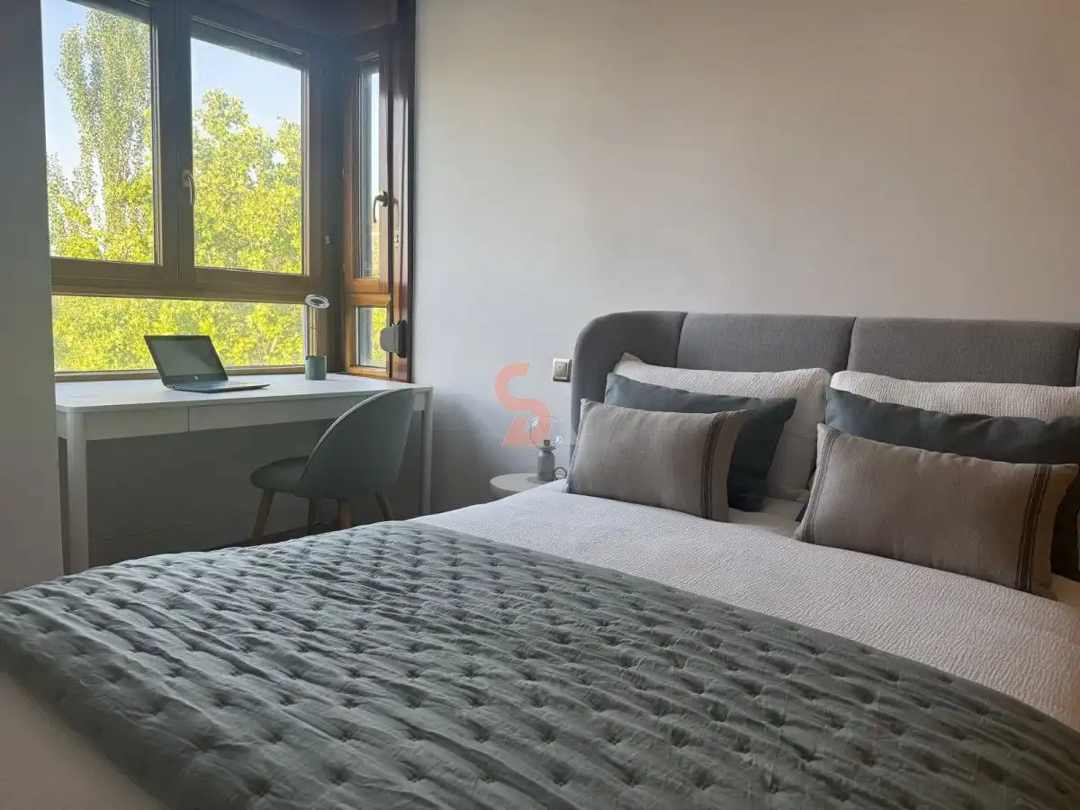 Schlafzimmer von Wohnung zur Miete in Valladolid mit Heizung, Möbliert und Gemeinschaftspool