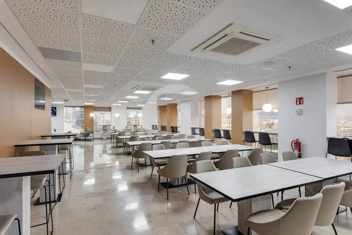 Comedor de Oficina de alquiler en  Barcelona Capital con Aire acondicionado, Calefacción y Terraza