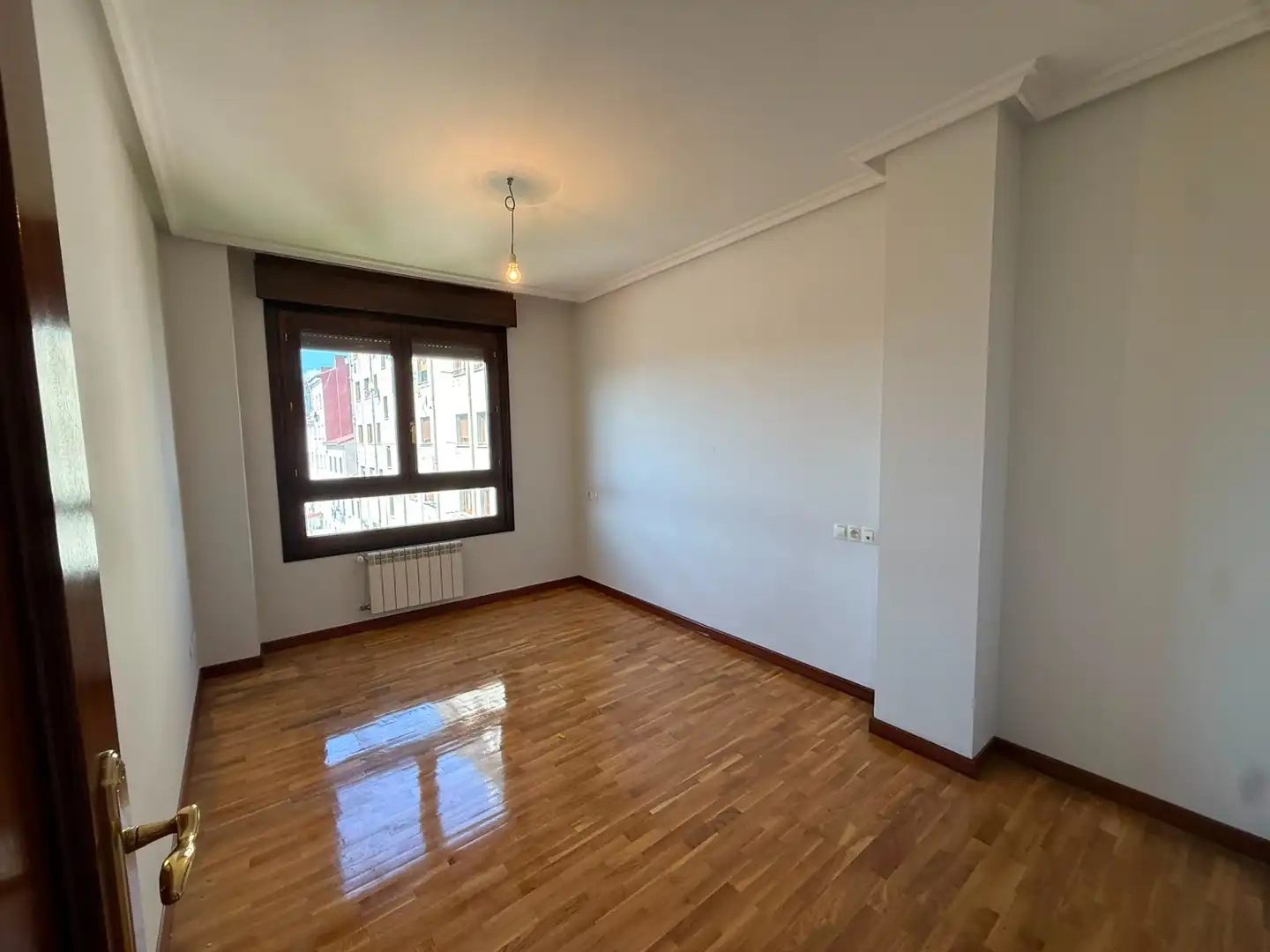Habitación de Piso en venta en Oviedo  con Calefacción y Trastero