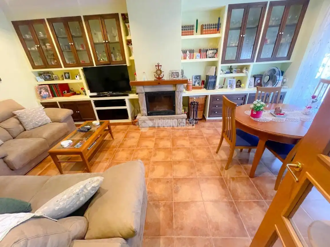 Sala d'estar de Casa o xalet en venda en Guadarrama amb Calefacció