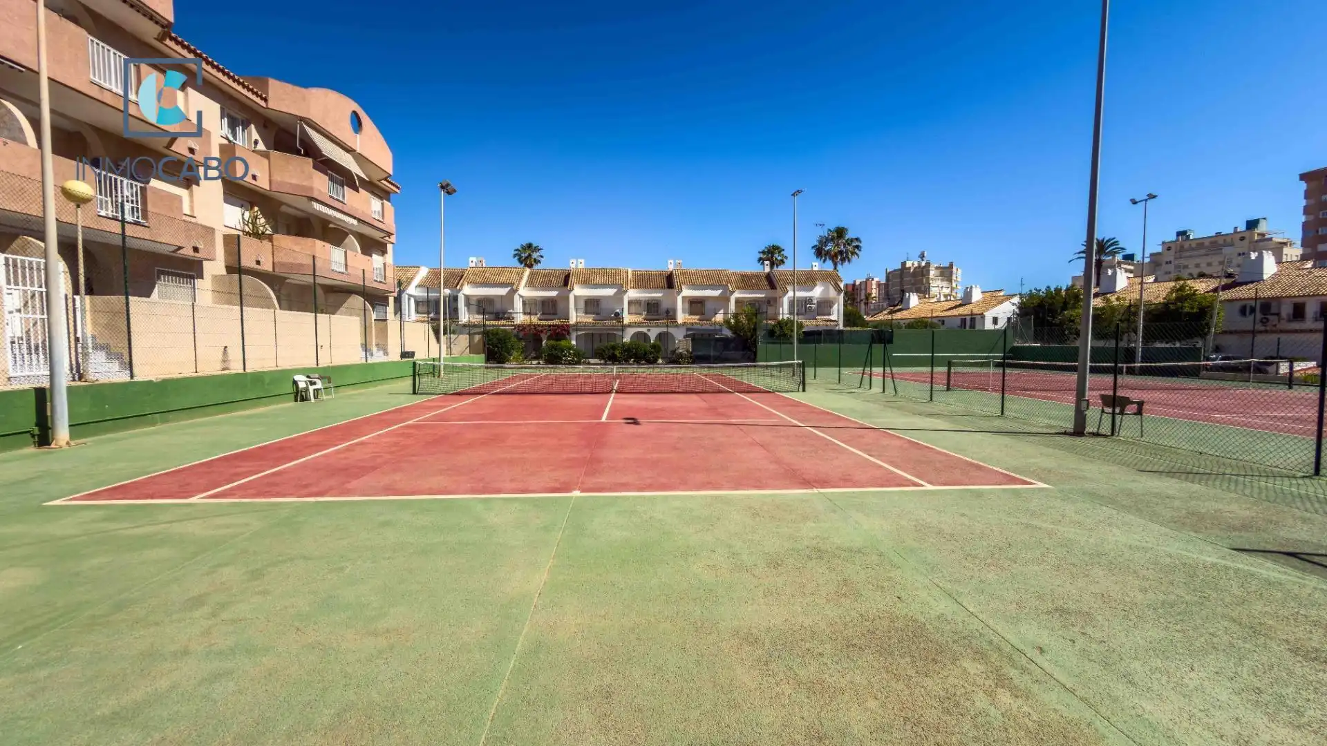 Vista exterior de Local en venta en La Manga del Mar Menor