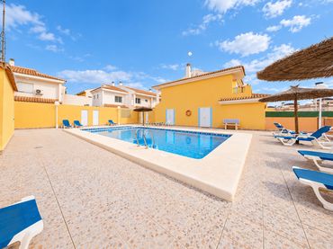 Casa a schiera con piscina in vendita a Los Narejos - Punta Calera