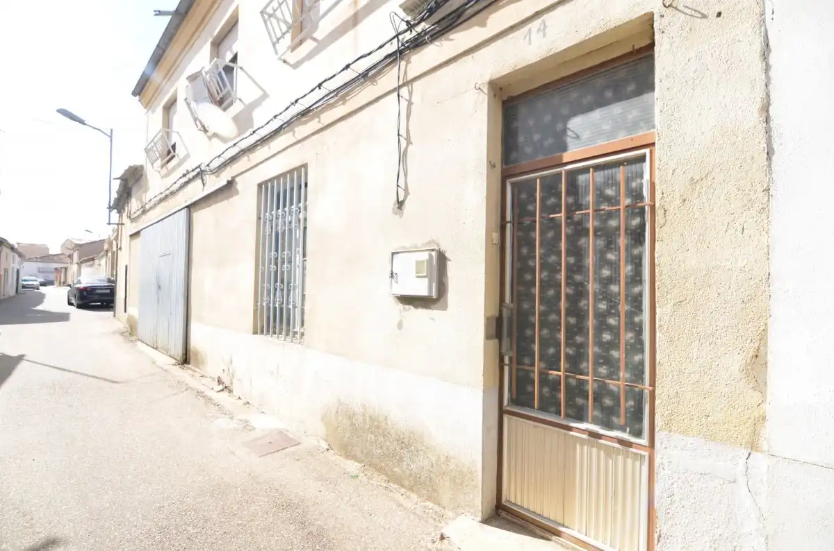 Vista exterior de Casa o chalet en venta en Fuentesaúco con Calefacción y Terraza
