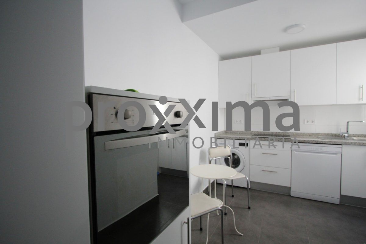 Cuina de Pis de lloguer en  Sevilla Capital amb Aire condicionat, Terrassa i Moblat