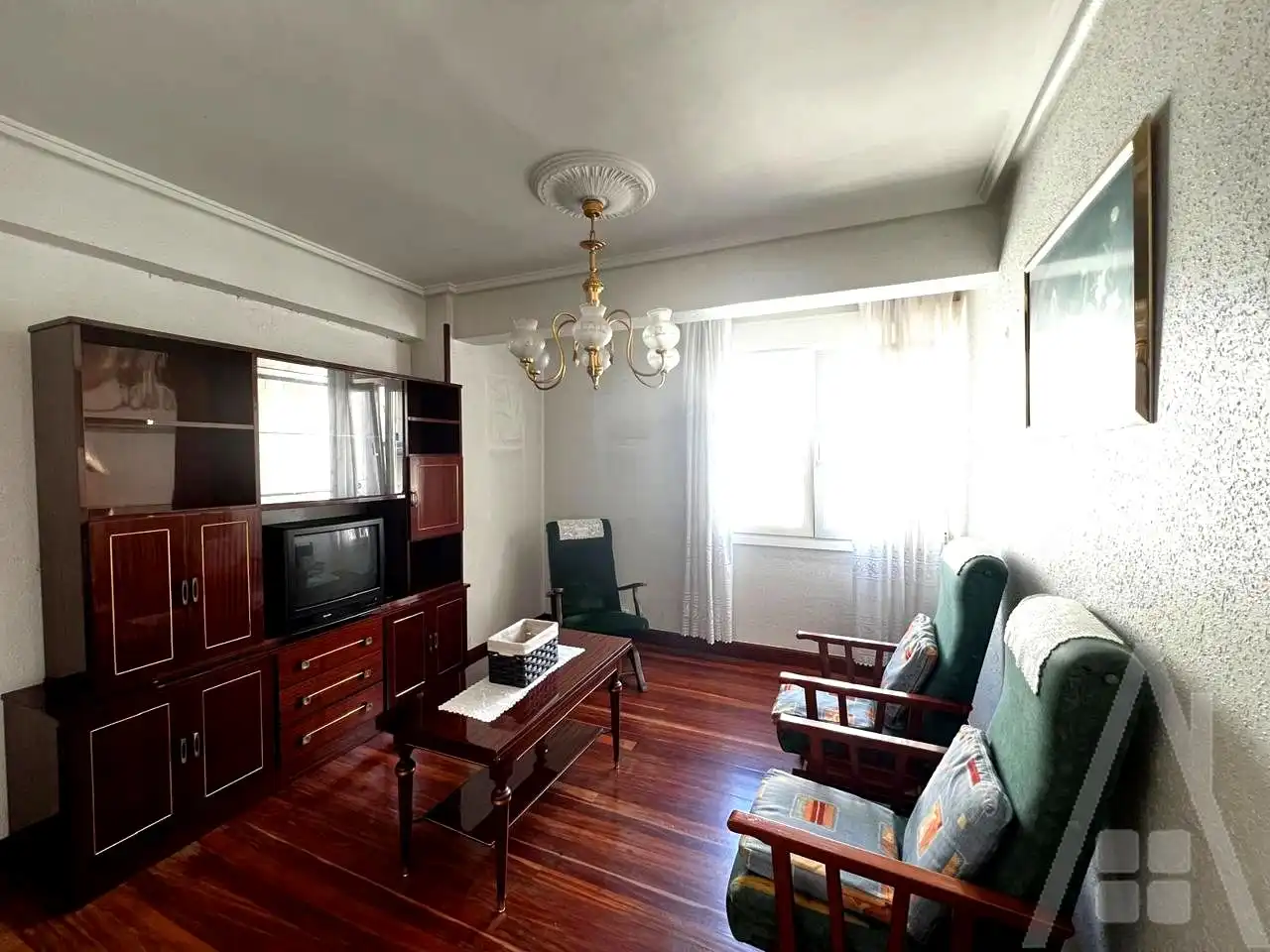 Sala de estar de Piso en venta en Etxebarri con Parquet, Terraza y Amueblado