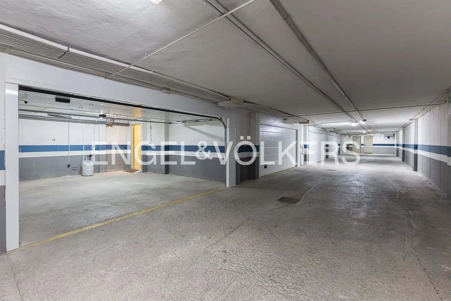 Parking de Casa o chalet de alquiler en Rocafort con Aire acondicionado, Calefacción y Jardín privado