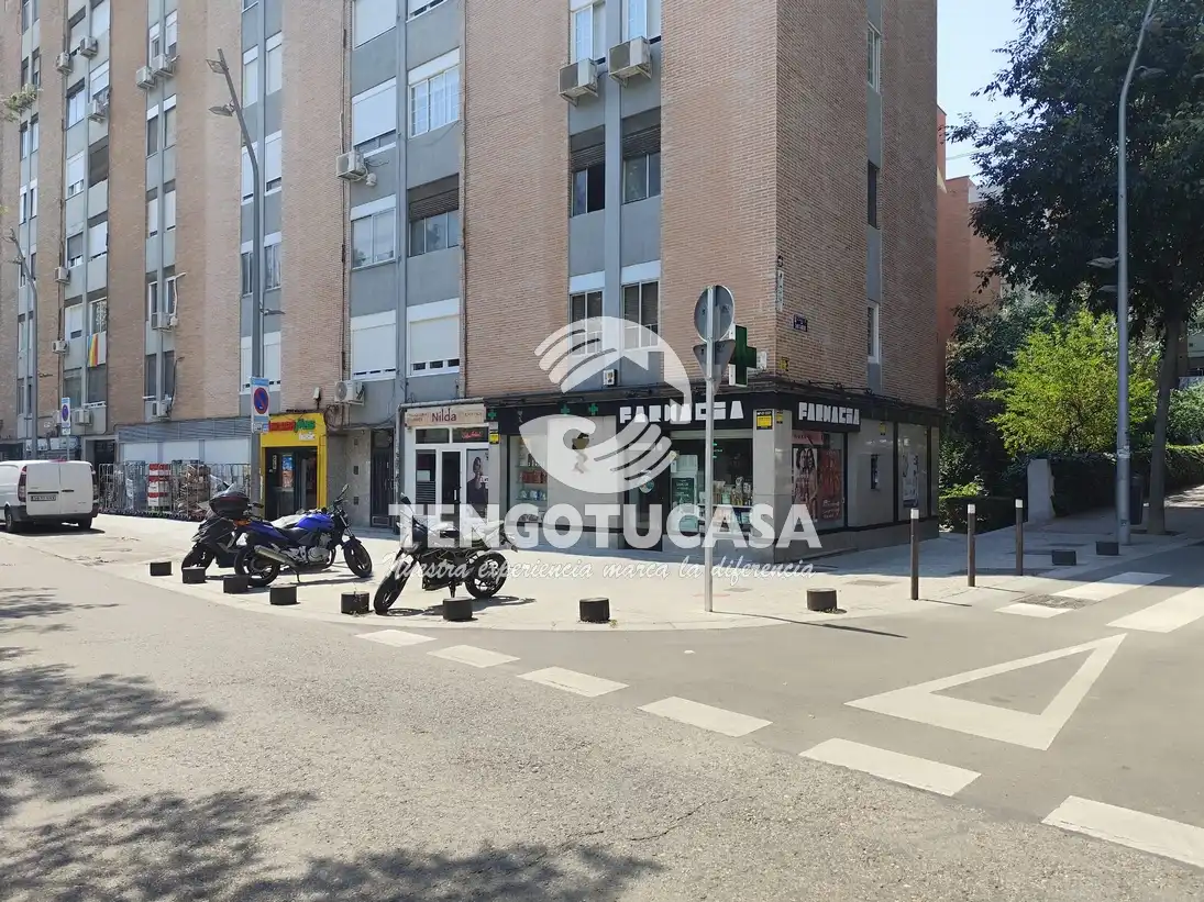 Vista exterior de Pis en venda en Madrid amb Aire condicionat, Calefacció i Jardí privat
