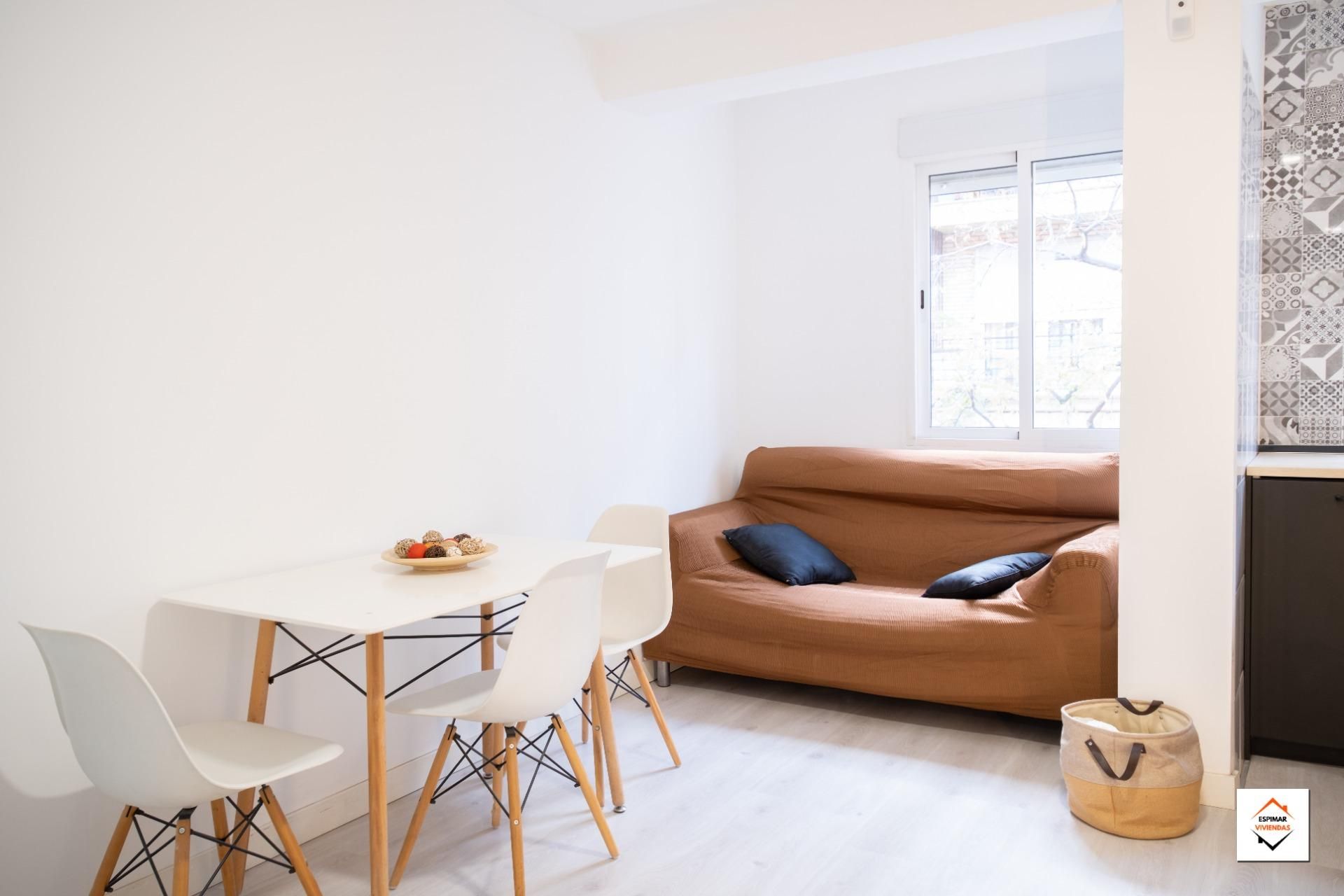 Living room of Flat for sale in  Zaragoza Capital