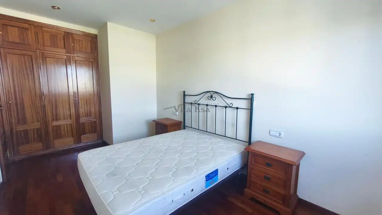 Habitación de Dúplex de alquiler en Barbadás con Calefacción, Parquet y Amueblado