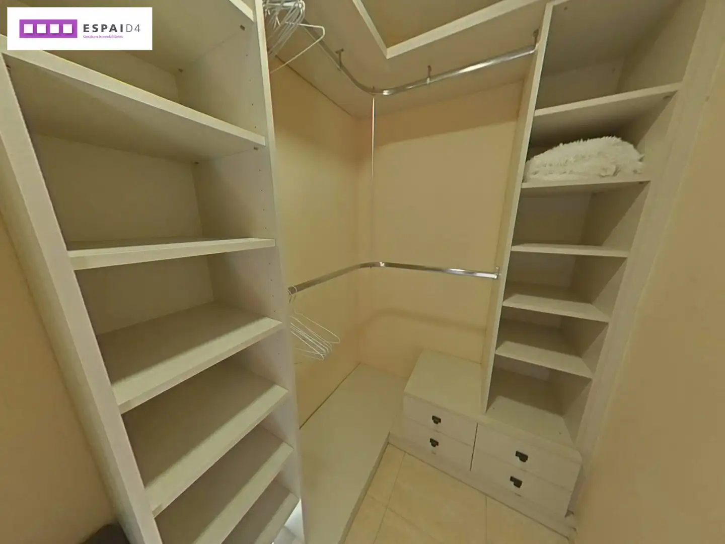 Habitación de Ático en venta en Ripollet con Aire acondicionado, Calefacción y Terraza