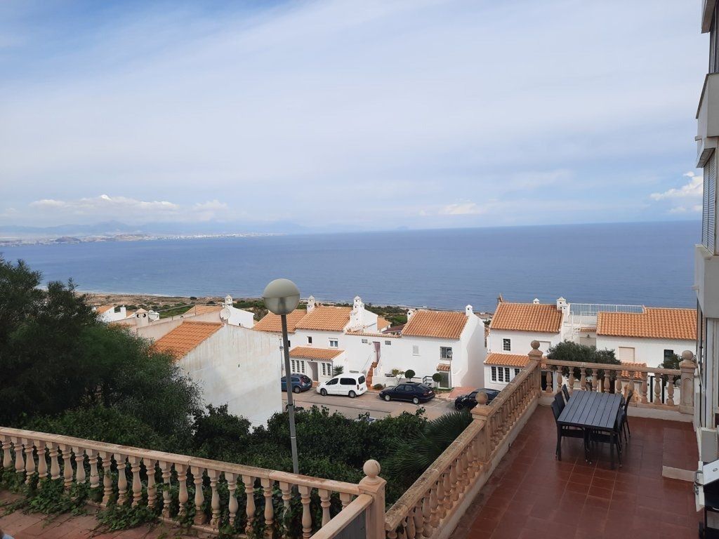 Vista exterior de Apartament de lloguer en Santa Pola amb Terrassa i Piscina comunitària