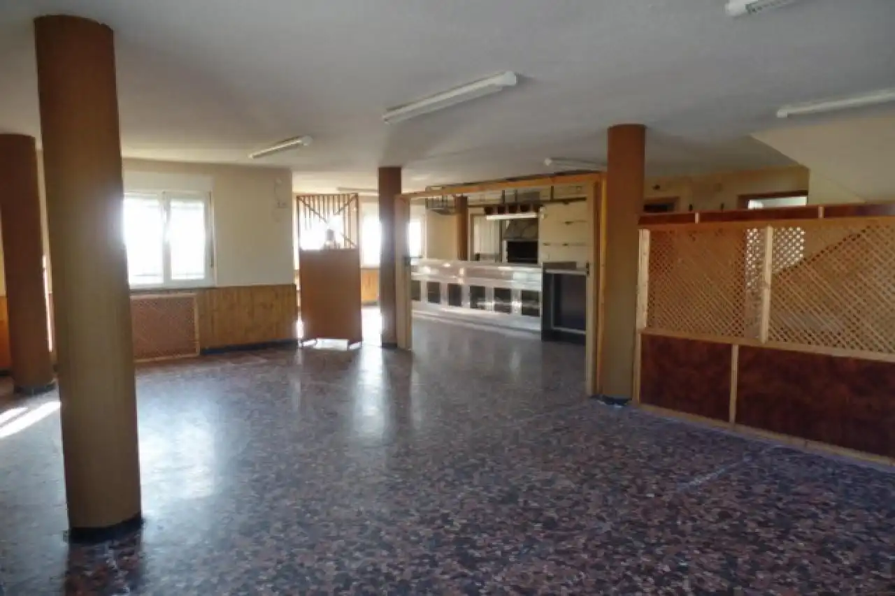 Local en venda en Garrafe de Torío amb Terrassa