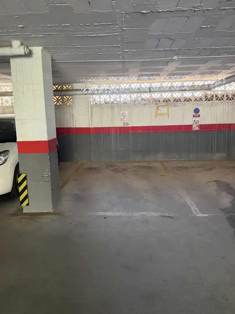 Aparcament de Pis en venda en Rincón de la Victoria amb Aire condicionat i Piscina