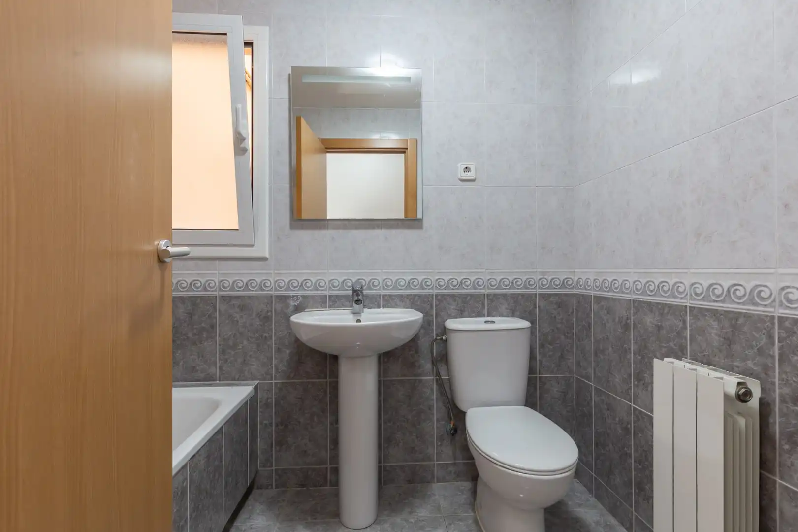 Bathroom of Duplexes for sale in Esplugues de Llobregat  with Heating and Terrace