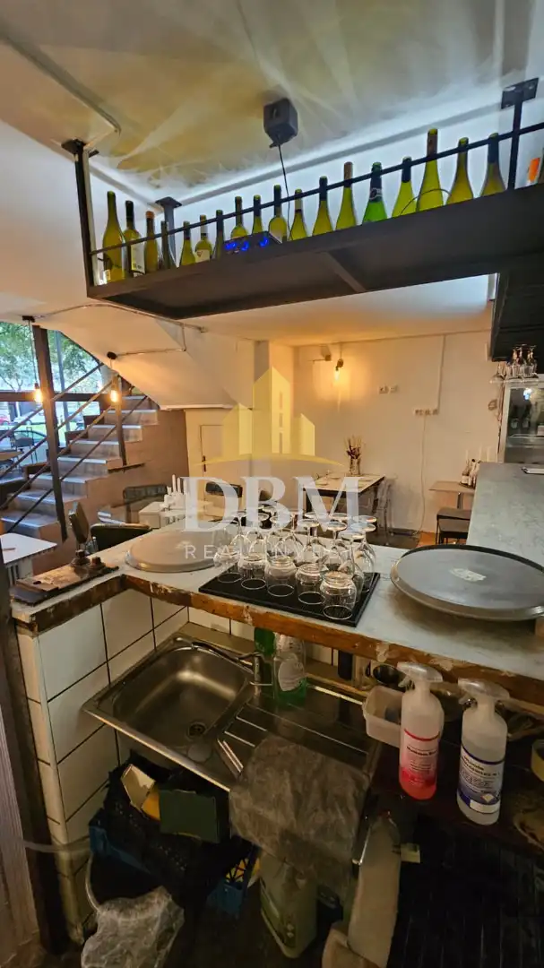 Cuina de Local en traspas en Barcelona amb Aire condicionat, Calefacció i Terrassa