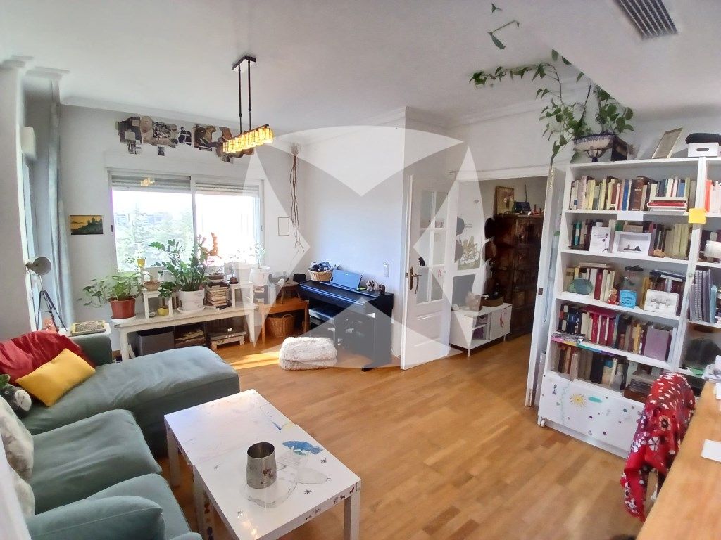 Flat for sale in Avenida Santa Marina, Santa Marina