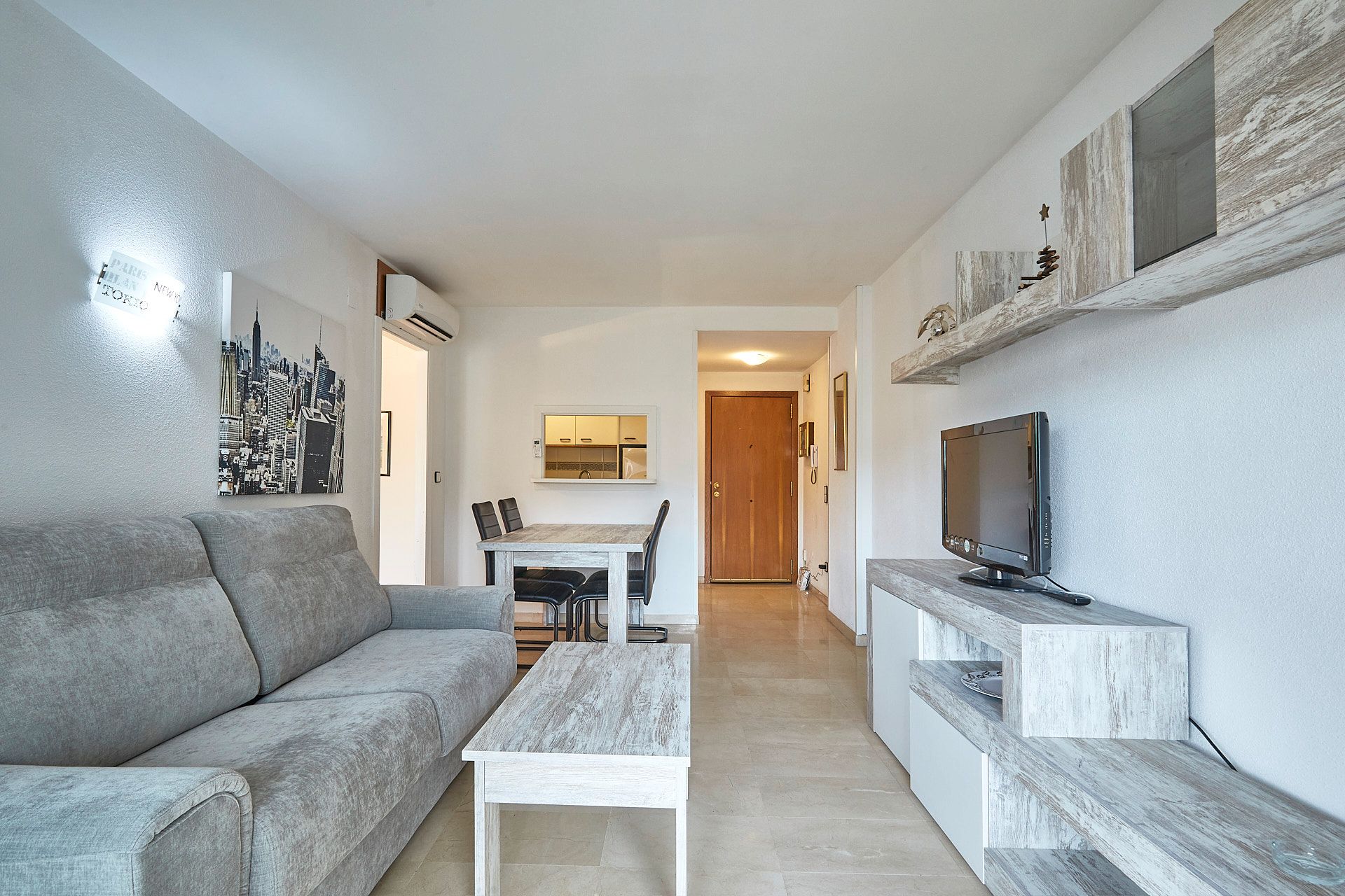 Sala d'estar de Apartament en venda en Salou amb Aire condicionat, Terrassa i Moblat