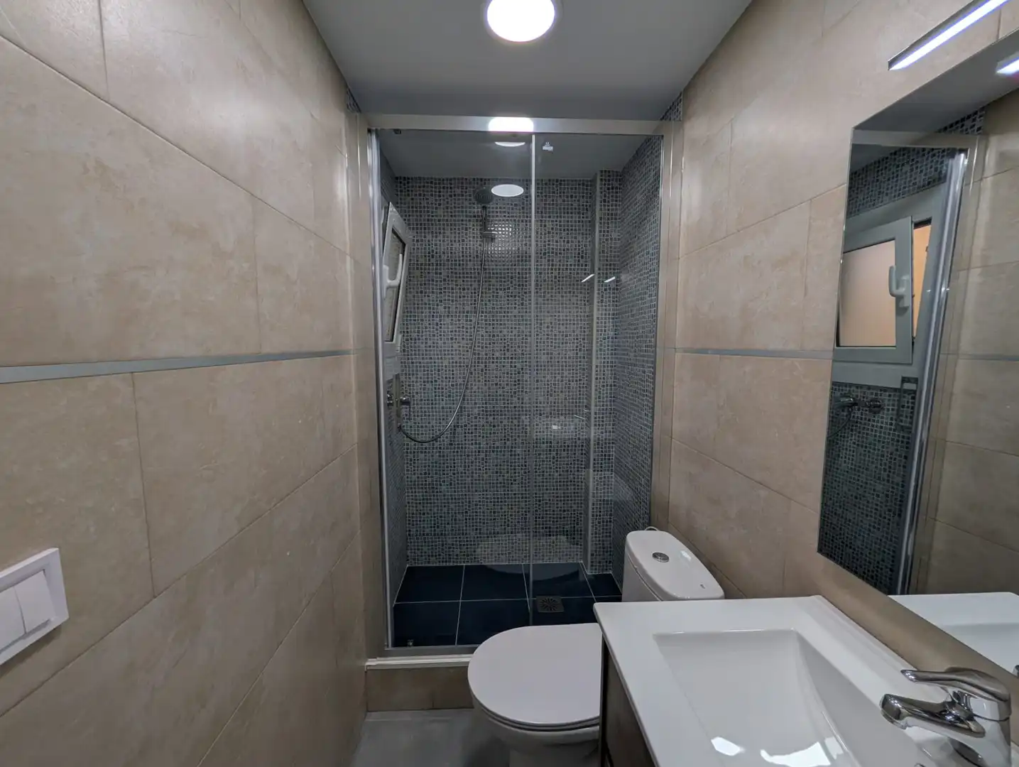 Bathroom of Attic for rent in Badalona  with Air Conditioner, Parquet flooring and Terrace