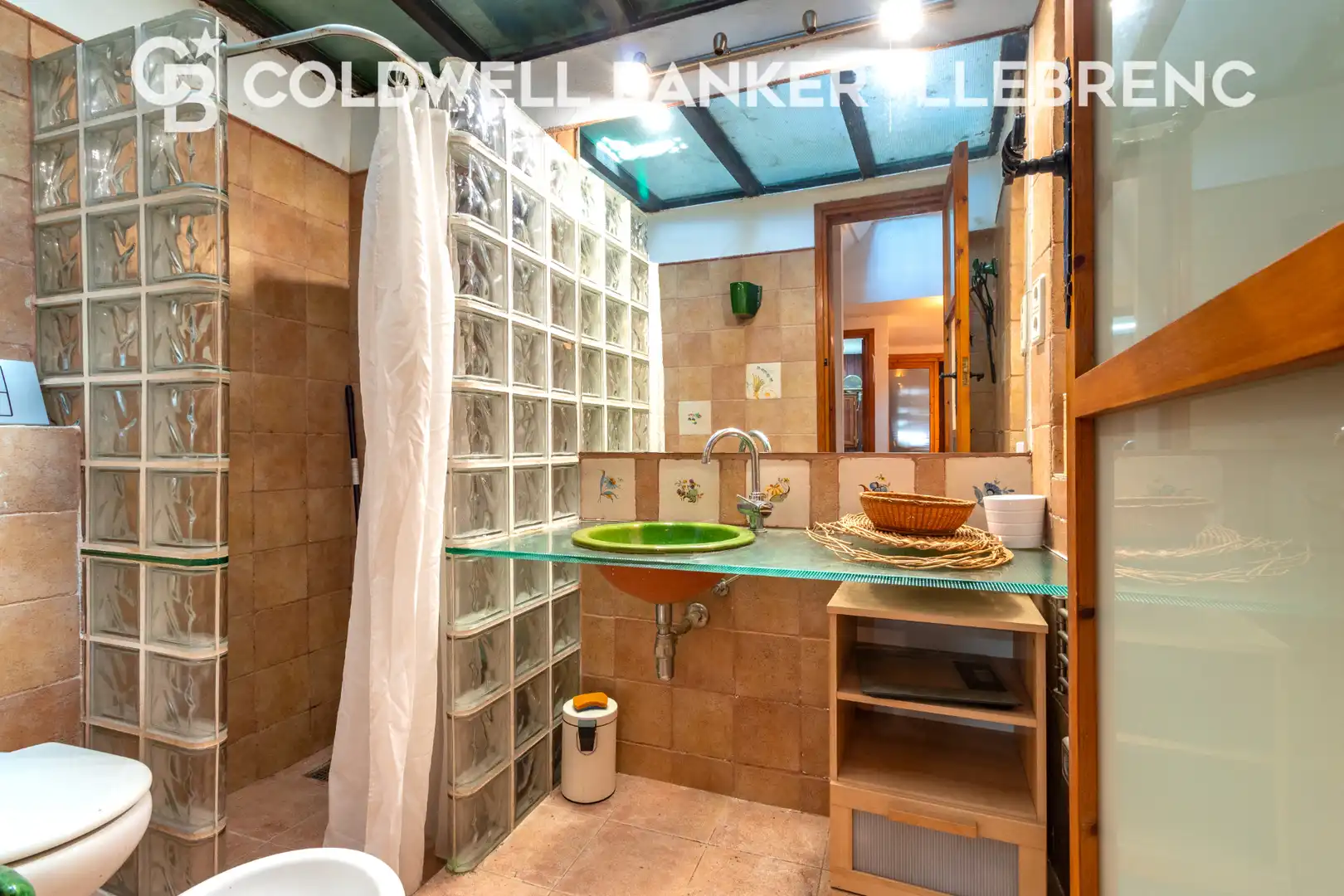 Baño de Dúplex en venta en Barcelona con Aire acondicionado, Horno y Lavadora