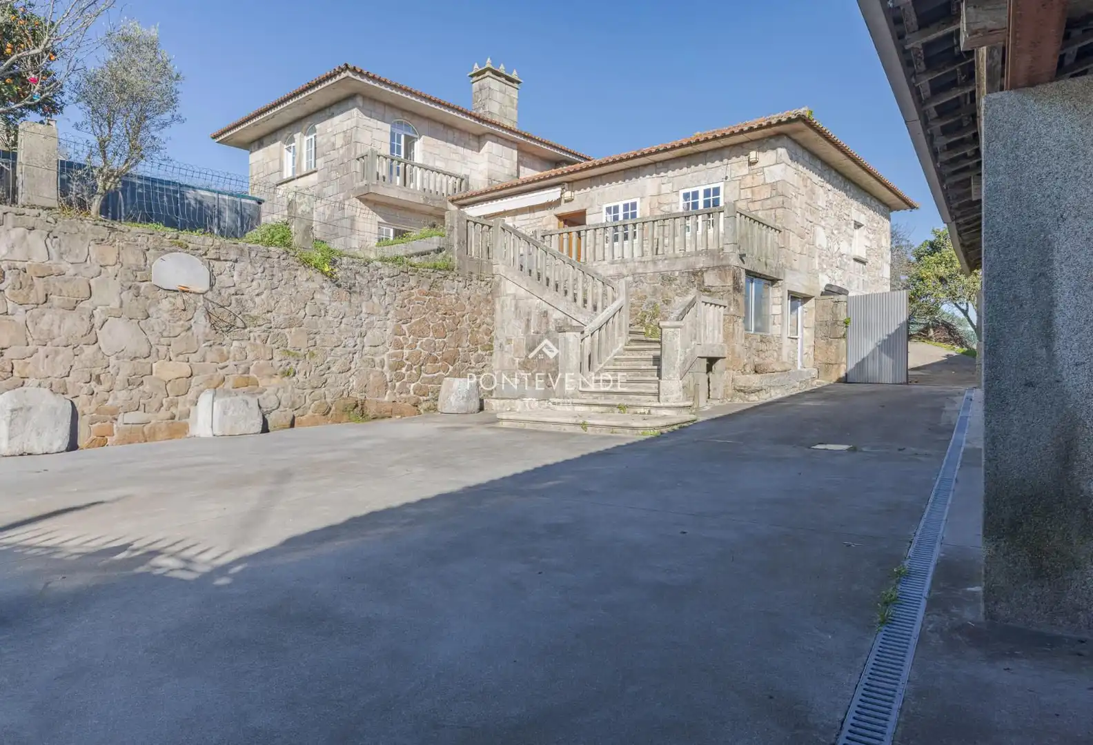 Exterior view of Houses for sale in Vilanova de Arousa  with Heating, Terrace and Swimming Pool