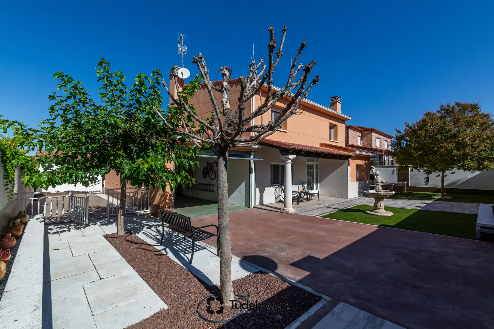 Vista exterior de Casa o chalet en venta en Tudela de Duero con Calefacción, Jardín privado y Amueblado