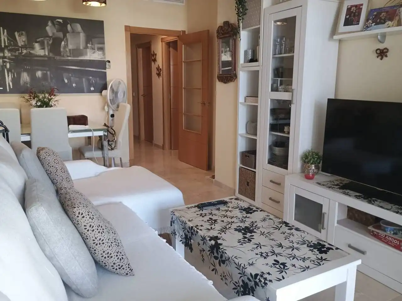 Sala de estar de Apartamento de alquiler en Benalmádena con Aire acondicionado, Terraza y Amueblado