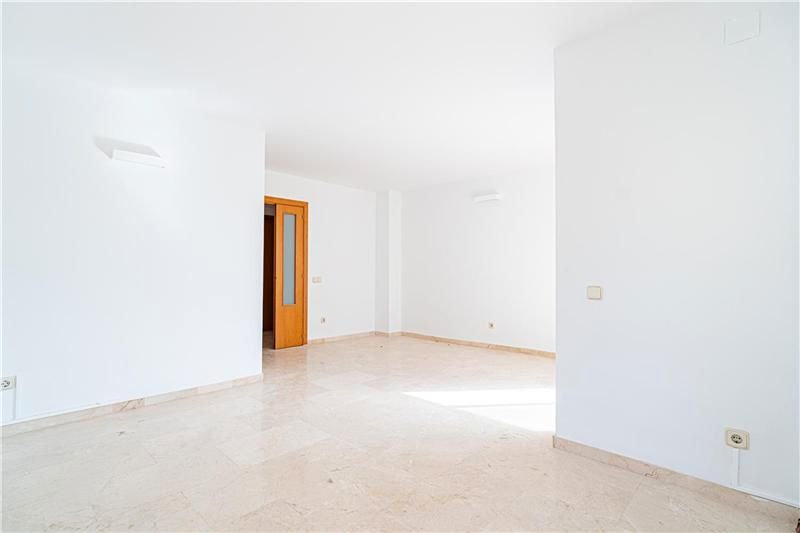 Piso de alquiler en  Palma de Mallorca con Terraza y Piscina comunitaria