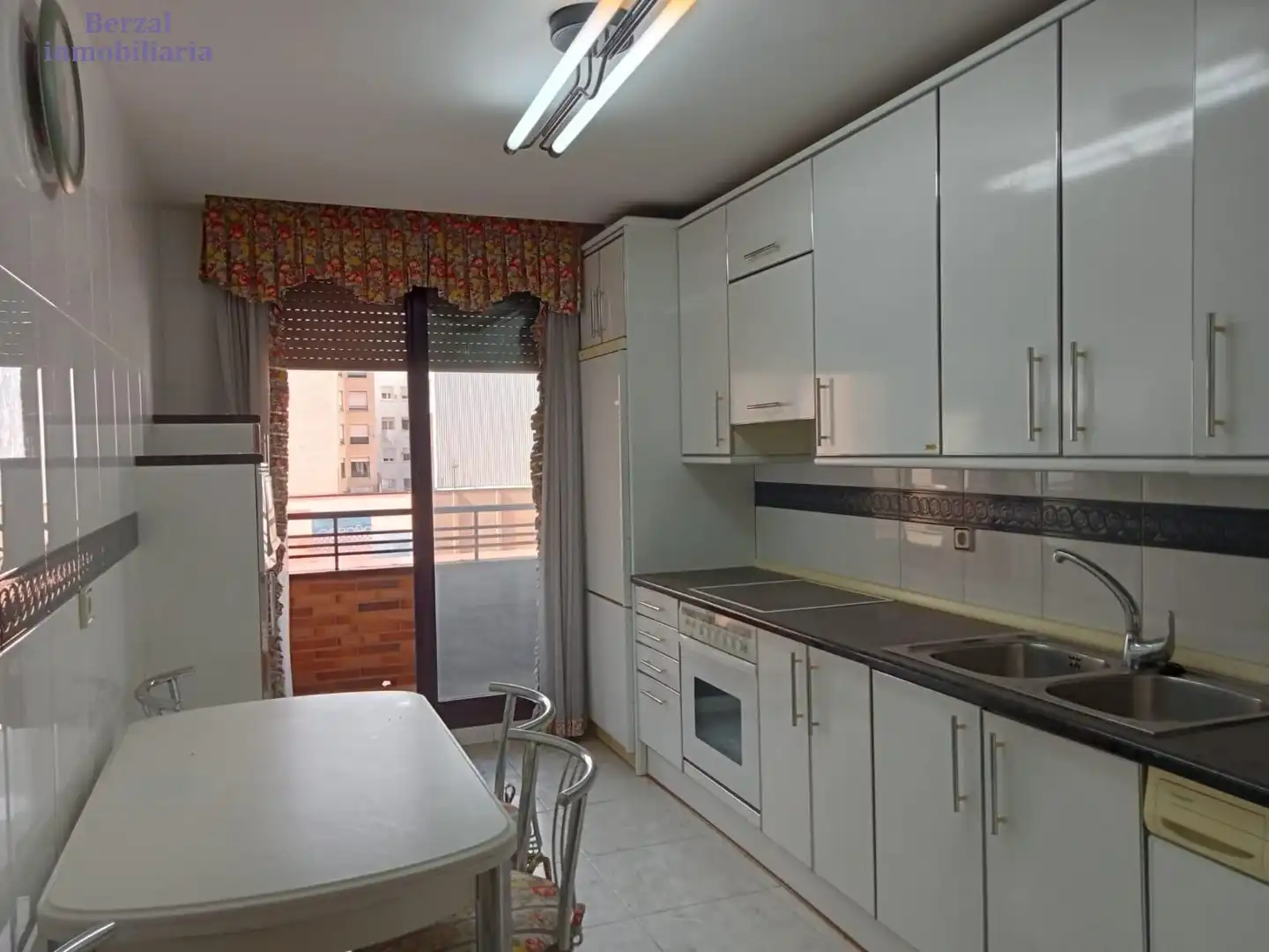 Kitchen of Flat for sale in  Logroño  with Heating, Private garden and Terrace