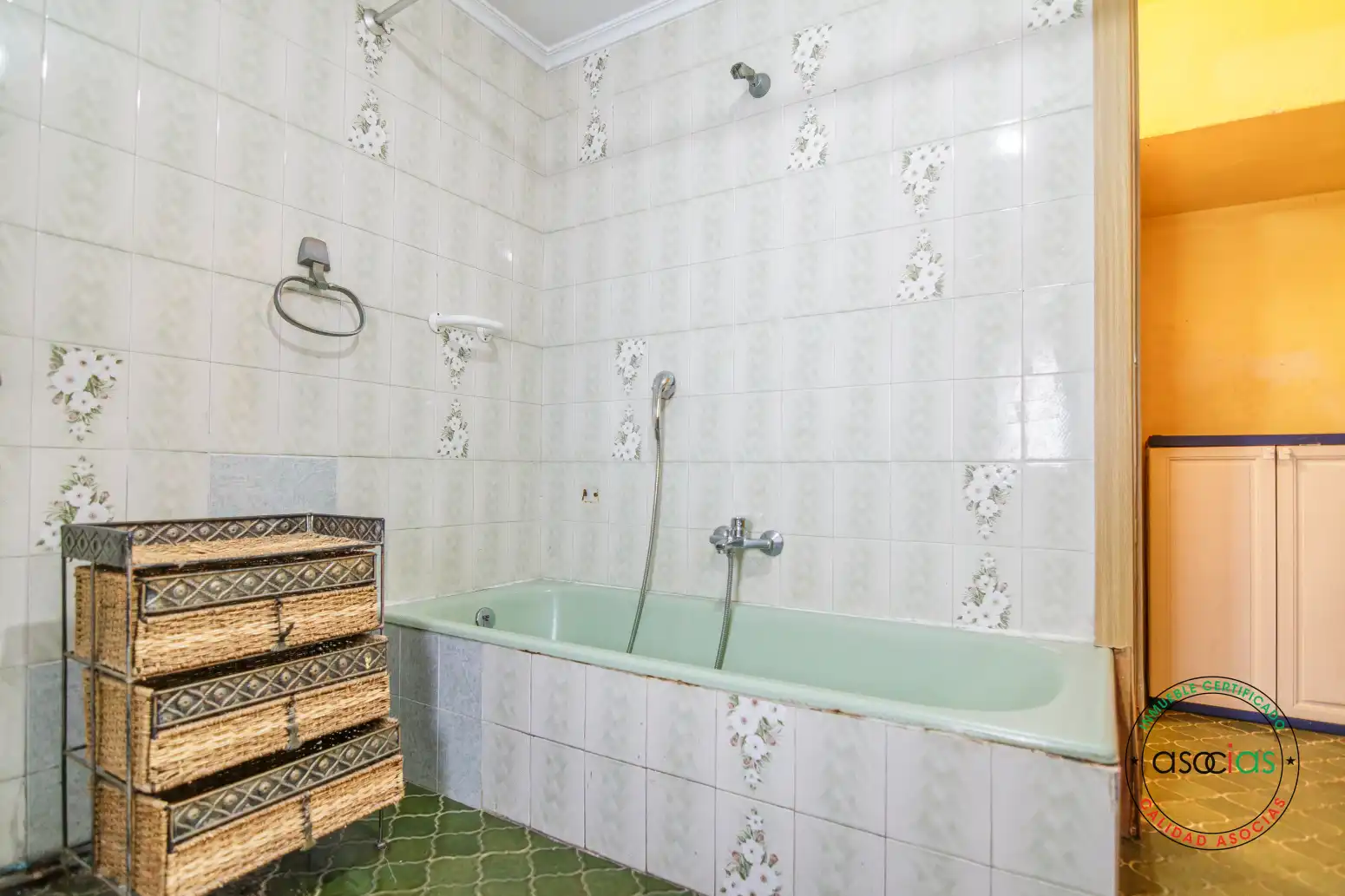 Baño de Casa o chalet en venta en Las Regueras   con Calefacción y Jardín privado