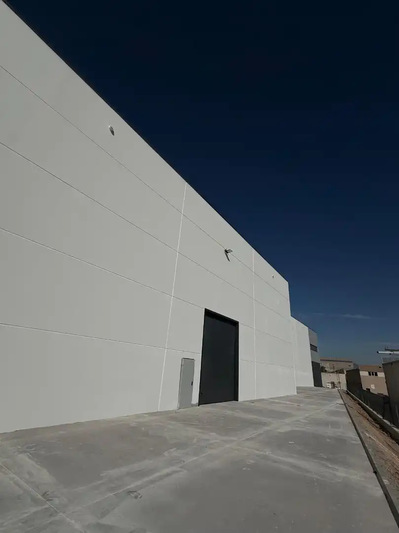 Nave industrial en alquiler en Carrer del Pintor Tàpies, imagen 4