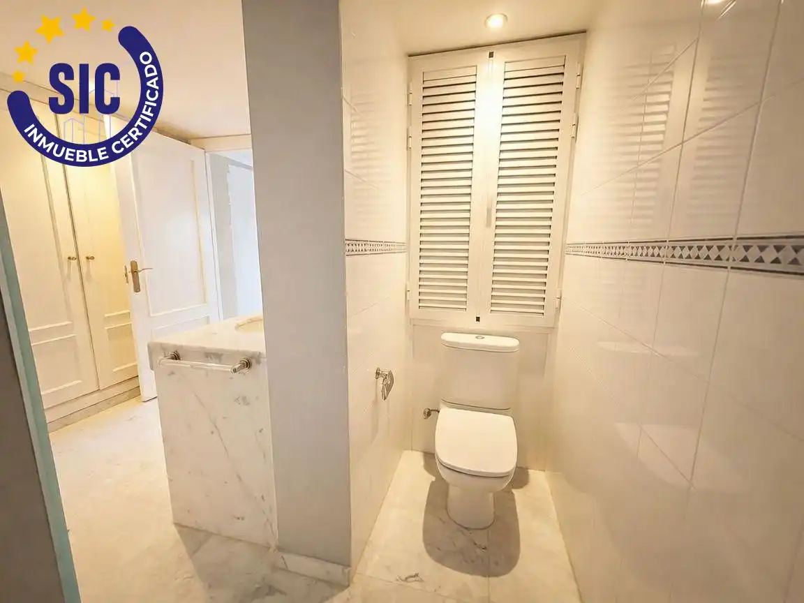 Bany de Pis en venda en Valencia amb Aire condicionat, Terrassa i Balcó