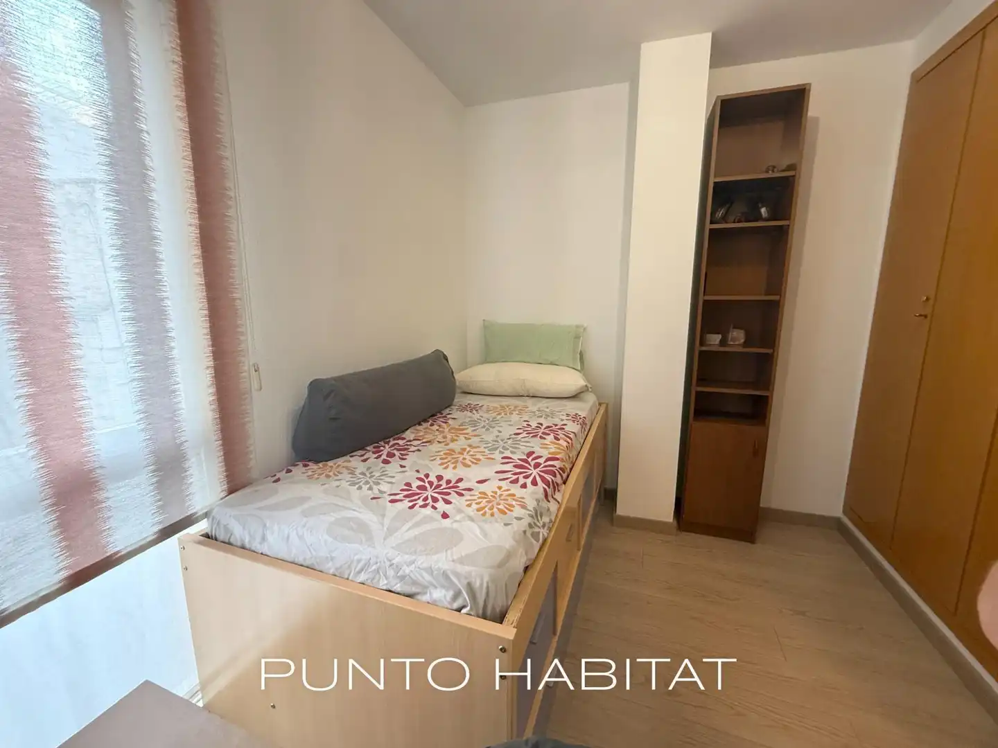Bedroom of Flat for rent in Barcelona  with Air Conditioner, Heating and Parquet flooring