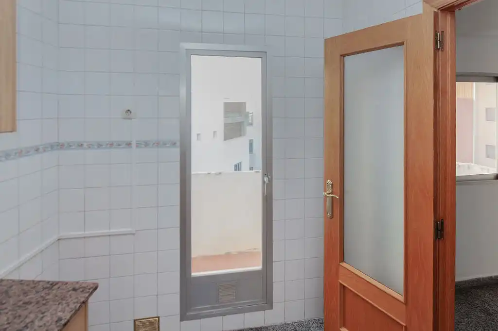 Baño de Piso en venta en Paterna con Balcón