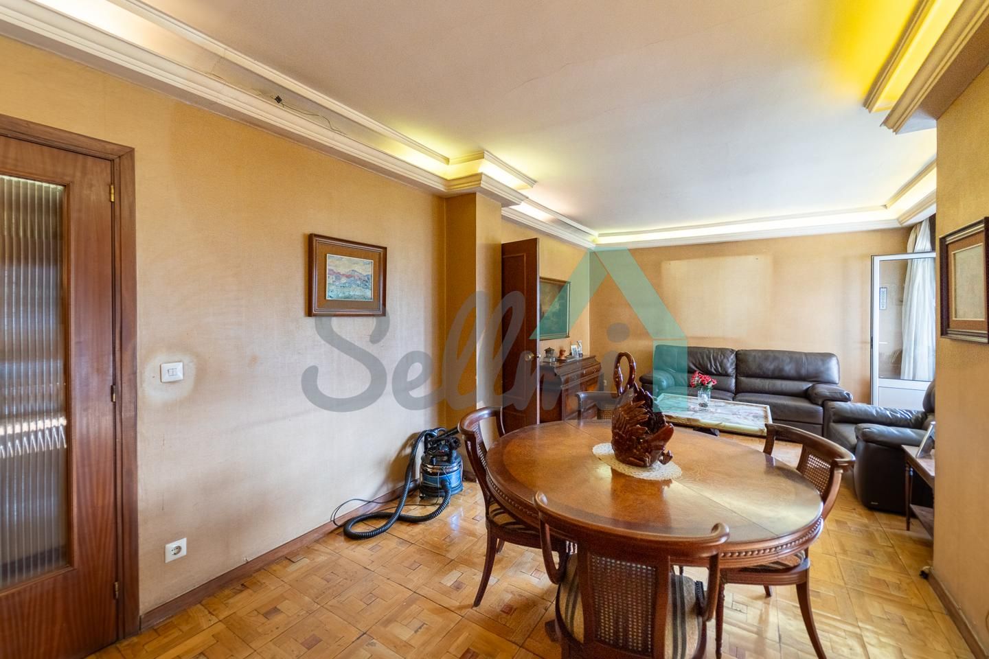 Sala de estar de Piso en venta en Oviedo  con Calefacción, Parquet y Terraza