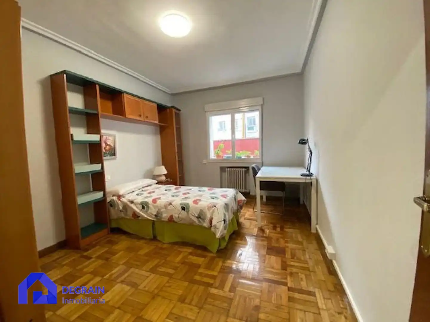 Schlafzimmer von Erdgeschoss zur Miete in Oviedo  mit Abstellraum und Möbliert