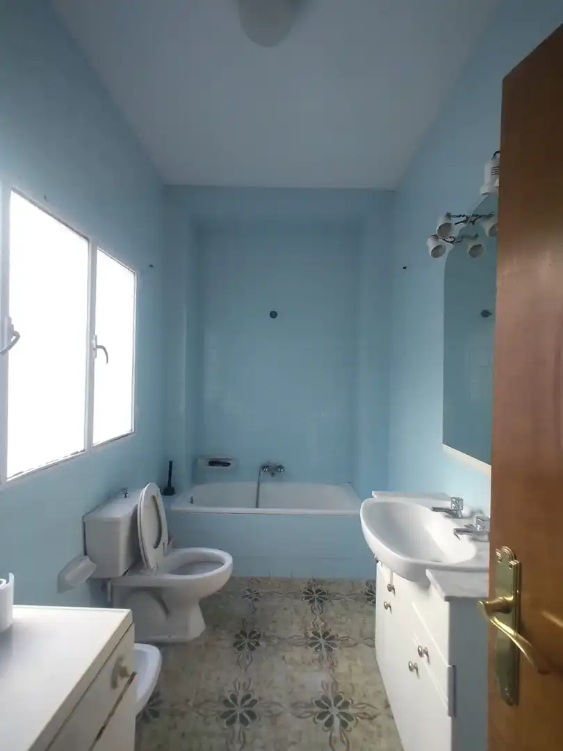 Baño de Casa o chalet en venta en Baena con Parquet, Terraza y Balcón