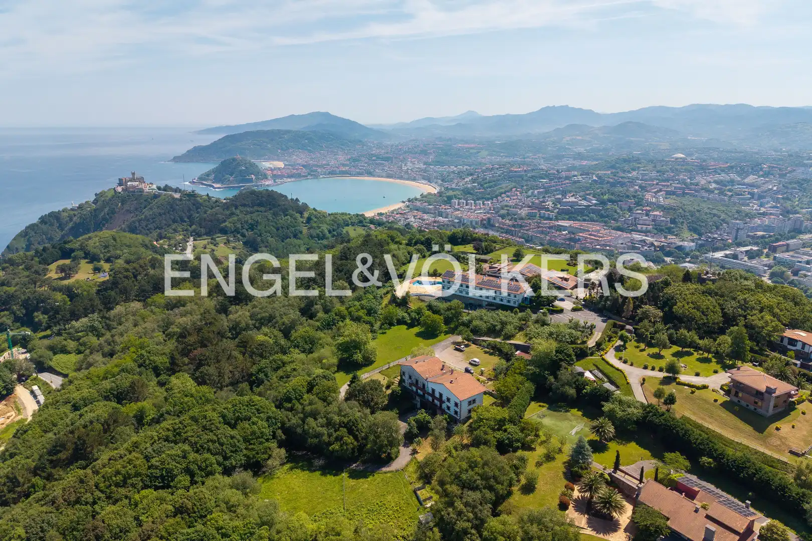 Casa adosada en venda en Donostia - San Sebastián  amb Calefacció, Jardí privat i Terrassa