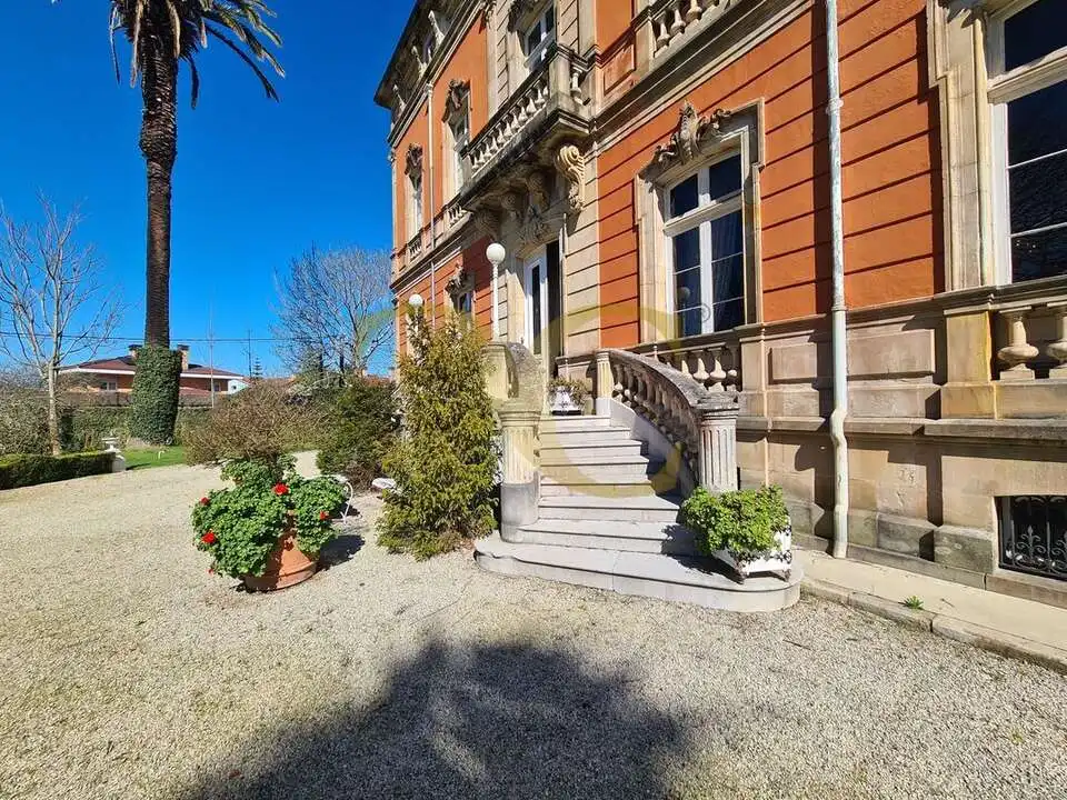 Vista exterior de Casa o xalet en venda en Gijón  amb Calefacció, Jardí privat i Terrassa