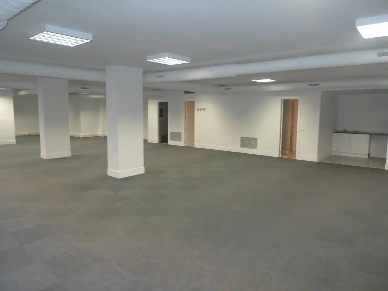 Office for rent in Madrid  with Air Conditioner and Alarm