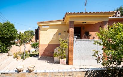 Vista exterior de Casa o xalet en venda en Calafell amb Terrassa i Balcó